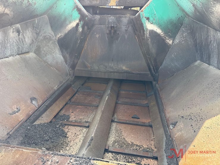 vogele-vision-5200-2-tracked-asphalt-paver-image-9