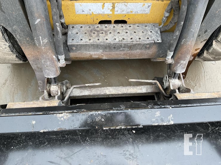 2018-new-holland-l228-image-10