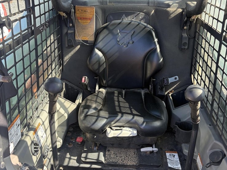 2015-bobcat-s570-image-15