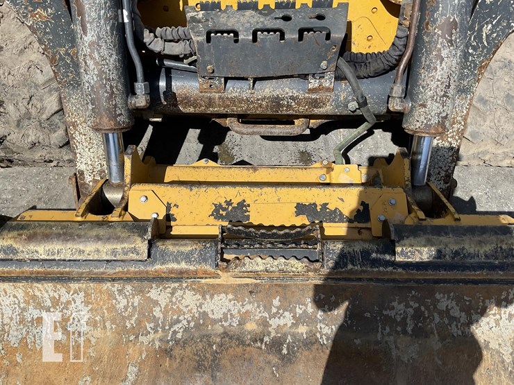 2022-deere-331g-image-12