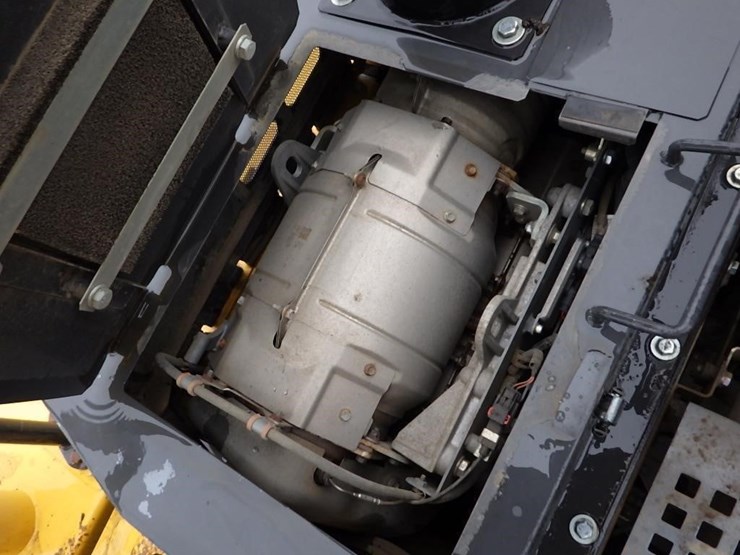 deere-135g-image-9