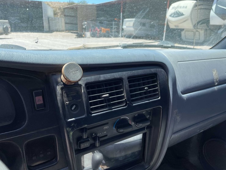 2000-toyota-tacoma-image-56