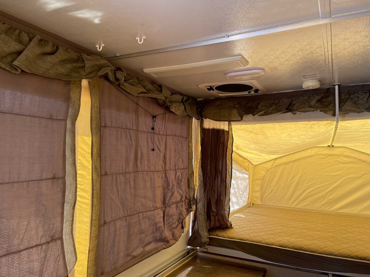 #171-•-2015-rockwood-hw-camper-(has-tx-title)-image-40