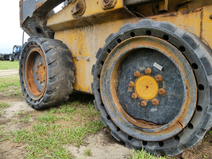 deere-332g-image-5