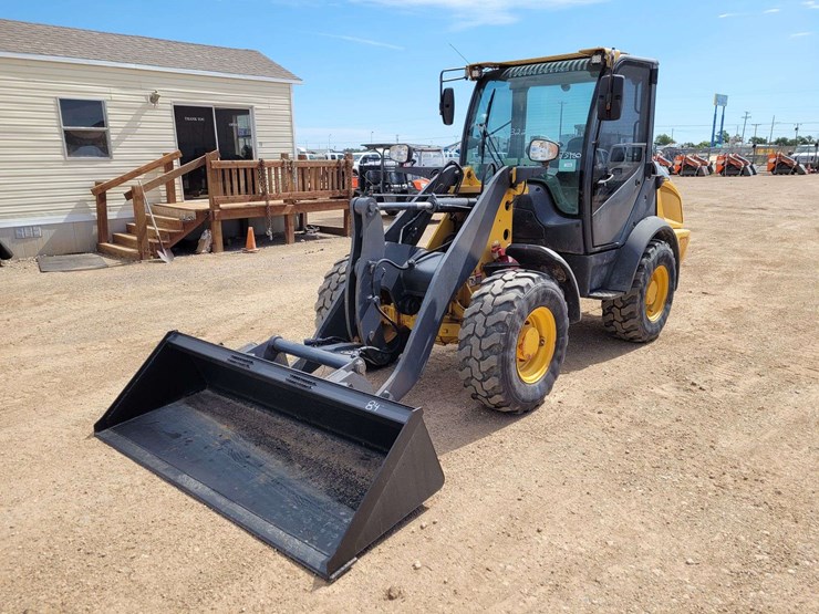 deere-204l-image-1