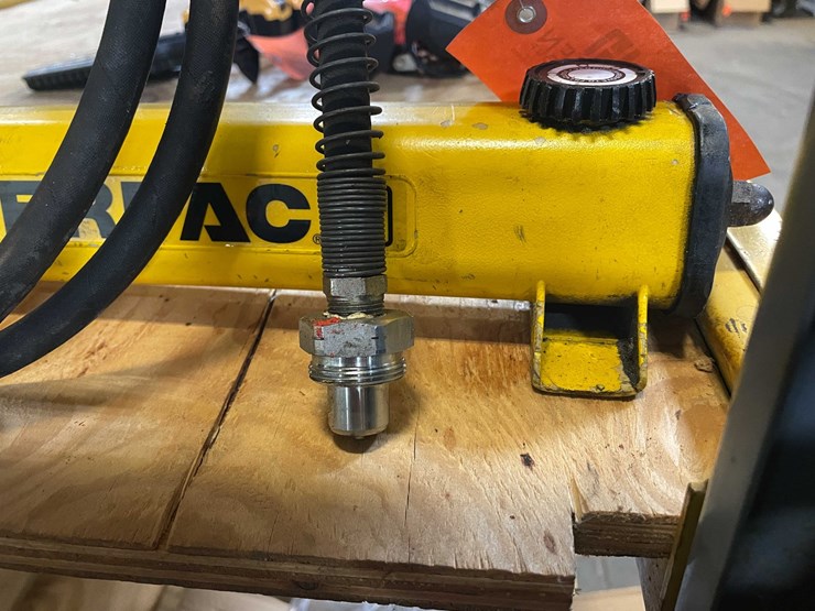 #2513-•-enerpac-10-ton-porta-power-hand-pump-(pr13)-image-8
