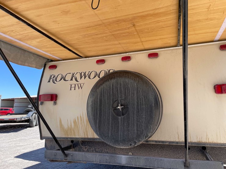 #171-•-2015-rockwood-hw-camper-(has-tx-title)-image-24