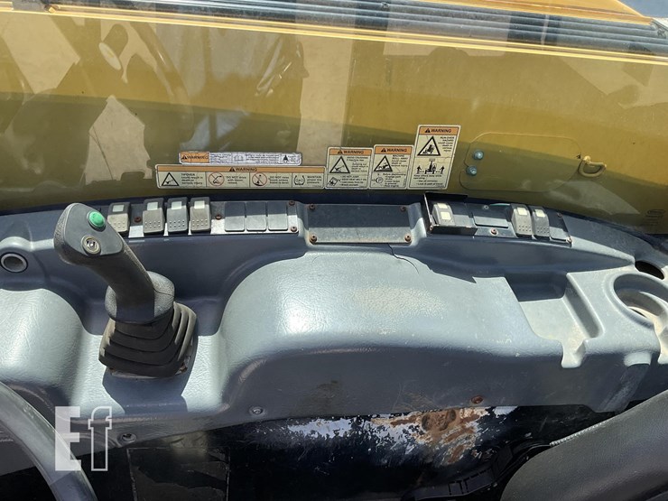 2015-caterpillar-th255c-image-12