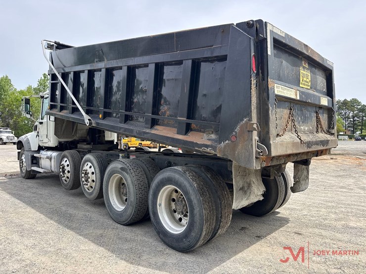 2014-mack-granite-gu713-image-4