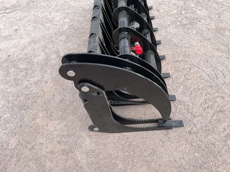 #3118-•-unused-2026-skid-steer-curved-log-grabber-image-4