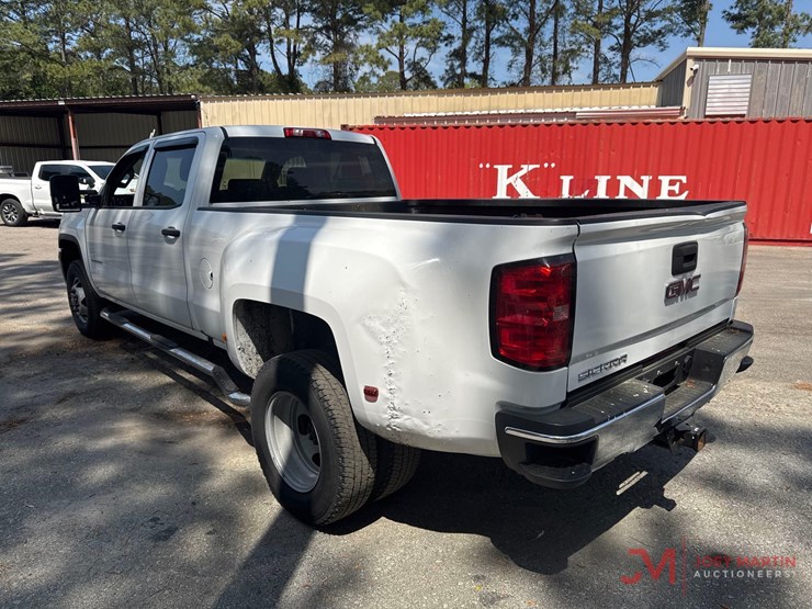2018-gmc-3500-image-3