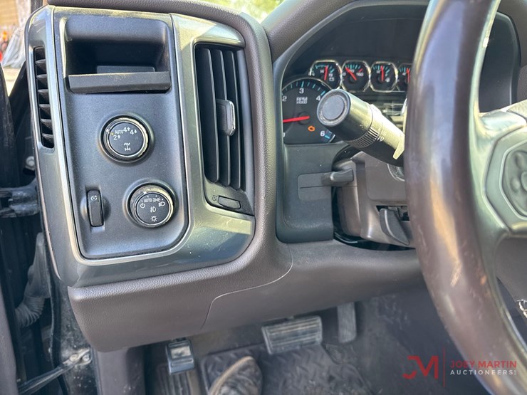 2017-chevrolet-1500-image-35