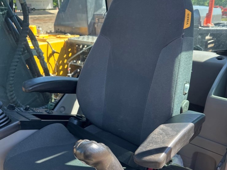 2021-volvo-ec140el-image-35