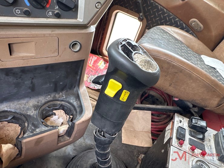 2014-mack-granite-gu713-image-37