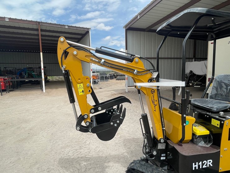 #3000-•-unused-2026-cfg-mini-excavator-image-10
