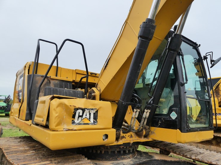 caterpillar-323-image-9