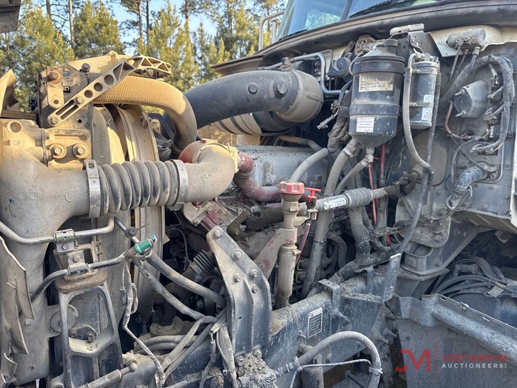 2016-mack-gu713-grantie-tri-axle-dump-truck-image-19