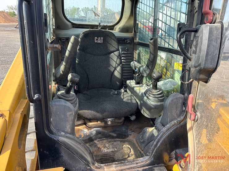 2015-caterpillar-279d-image-16