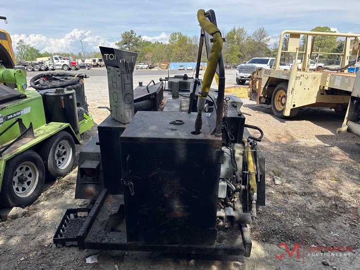 2002-garlock/cimline-trailer-crackfill-machine-image-9