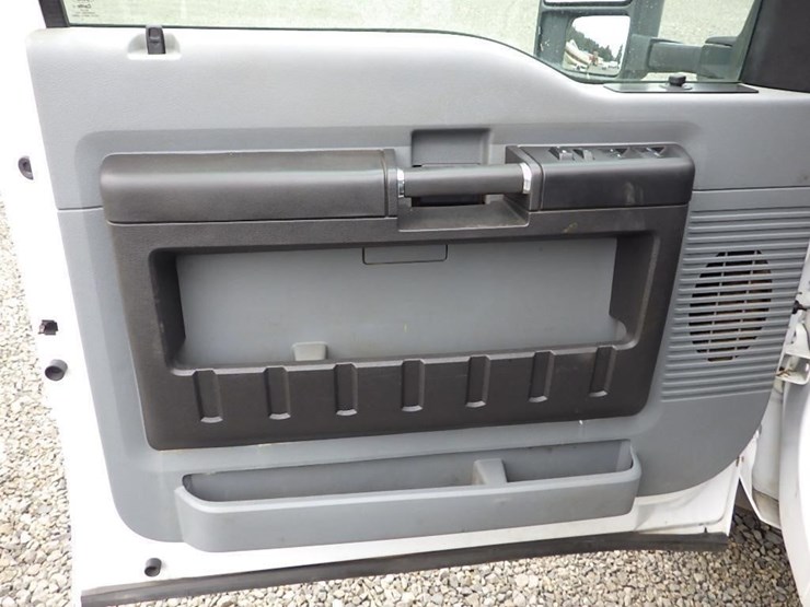 2015-ford-f550-image-32