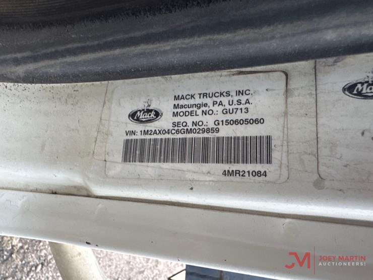 2016-mack-gu713-grantie-tri-axle-dump-truck-image-32