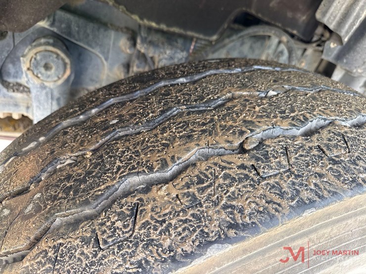 2014-mack-granite-gu713-image-8