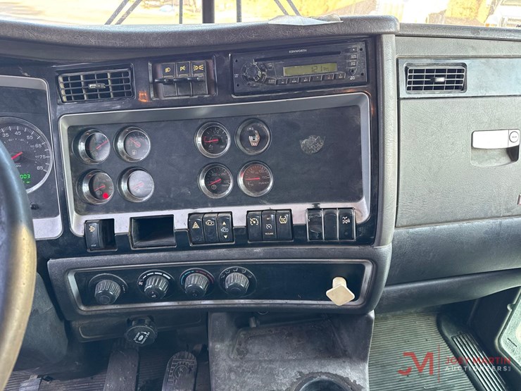 2013-kenworth-t800-image-29