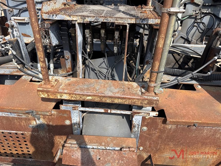 vogele-vision-5200-2-tracked-asphalt-paver-image-18