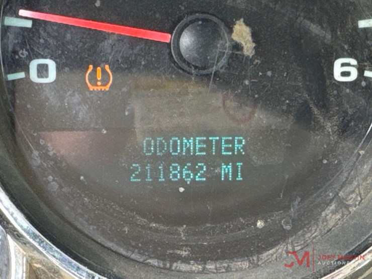 2010-chevrolet-silverado-2500-image-39