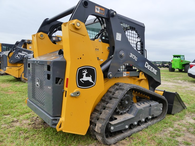 2024-deere-317g-image-3