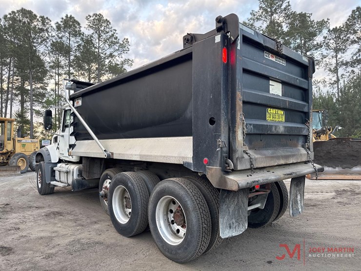 2016-mack-gu713-grantie-tri-axle-dump-truck,-image-3