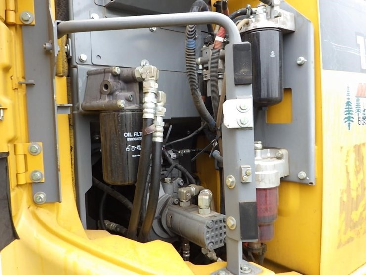 deere-135g-image-7