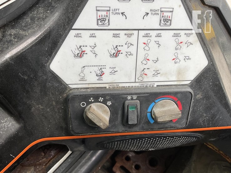 2014-bobcat-s650-image-13