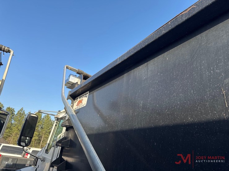 2016-mack-gu713-grantie-tri-axle-dump-truck,-image-14