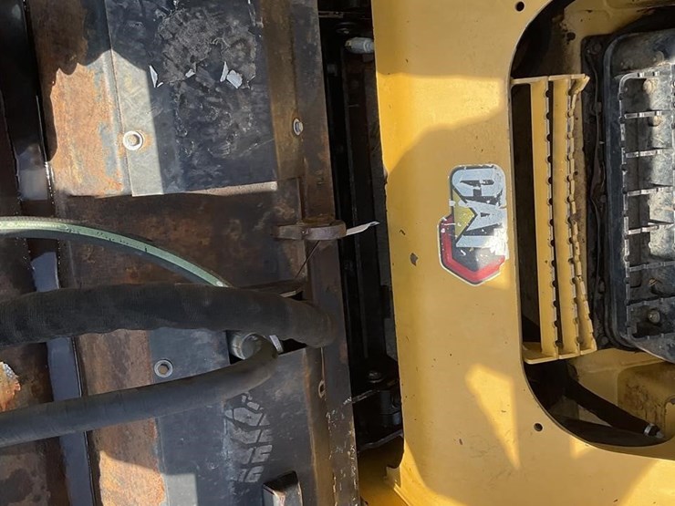 2023-caterpillar-299d3-xe-image-12