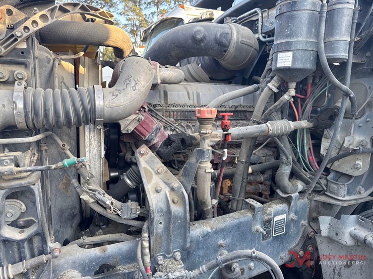 2016-mack-gu713-grantie-tri-axle-dump-truck-image-21