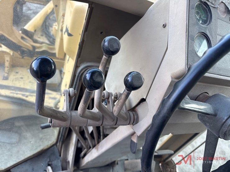 1993-deere-670b-image-38