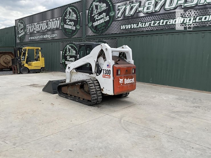 2010-bobcat-t300-image-2