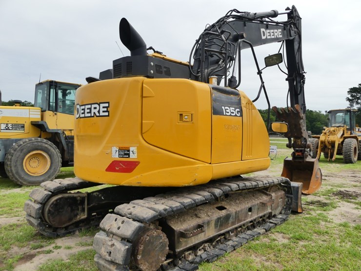 deere-135g-image-3