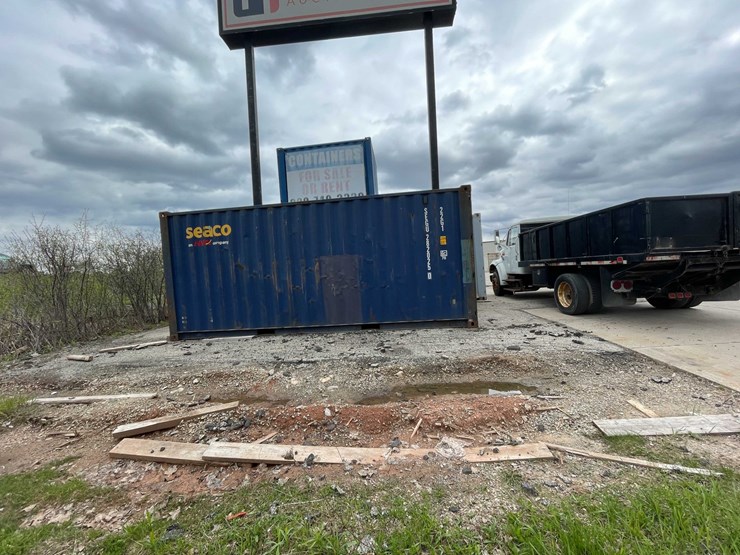 #1498-•-20'-shipping-container-image-4