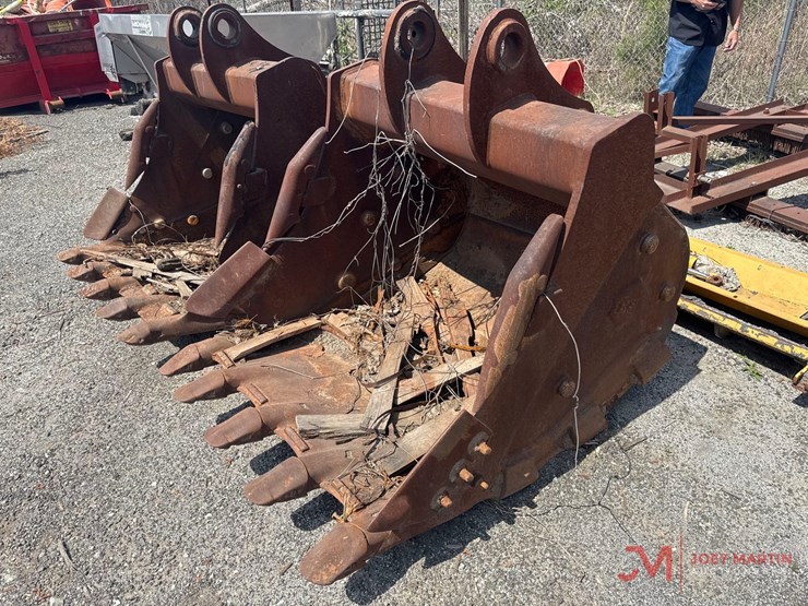 hensley-48"-tooth-bucket-w/-side-cutters-image-4