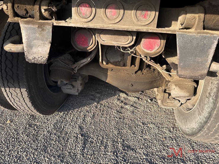 2016-mack-gu713-grantie-tri-axle-dump-truck-image-16