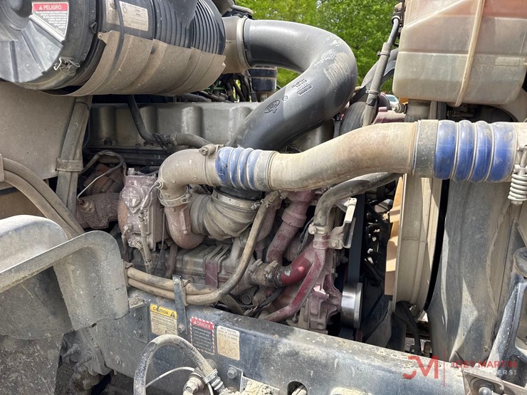 2014-mack-granite-gu713-image-27
