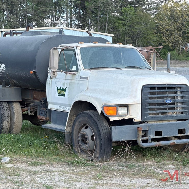 1995 FORD F800