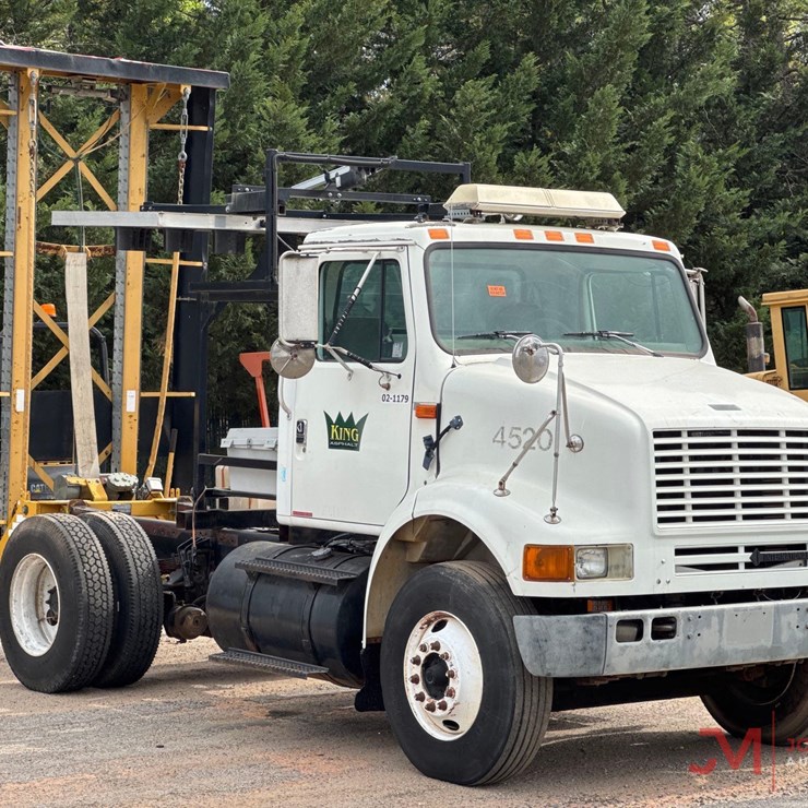 1996 INTERNATIONAL 8100