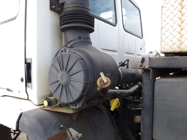 2003-freightliner-fc70-image-20