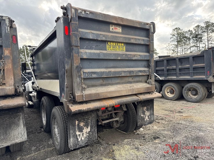 2016-mack-gu713-grantie-tri-axle-dump-truck-image-3