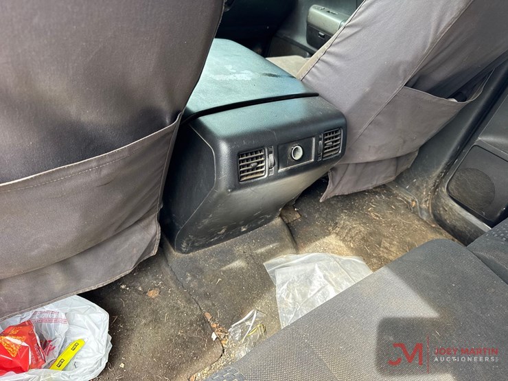 2011-toyota-tundra-sr5-image-32