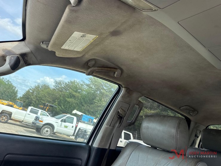 2011-toyota-tundra-sr5-image-34