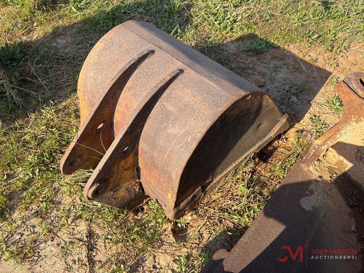 34"-backhoe-tooth-bucket,-38mm-pin-hole-image-4